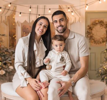 Diogo Costa with his wife Catarina Machado and son